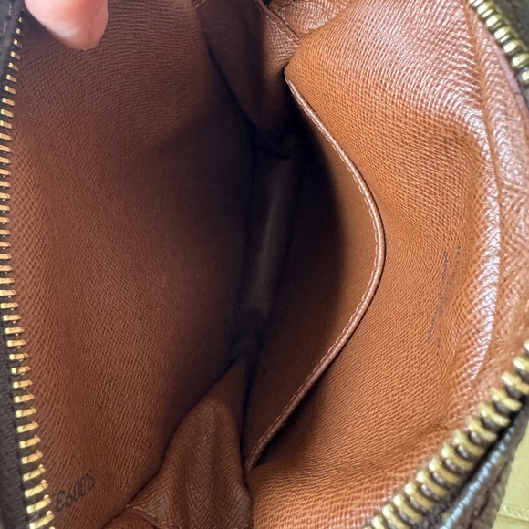 Price driop!! Louis Vuitton Monogram Danube Crossbody Bag - Picture 13 of 15